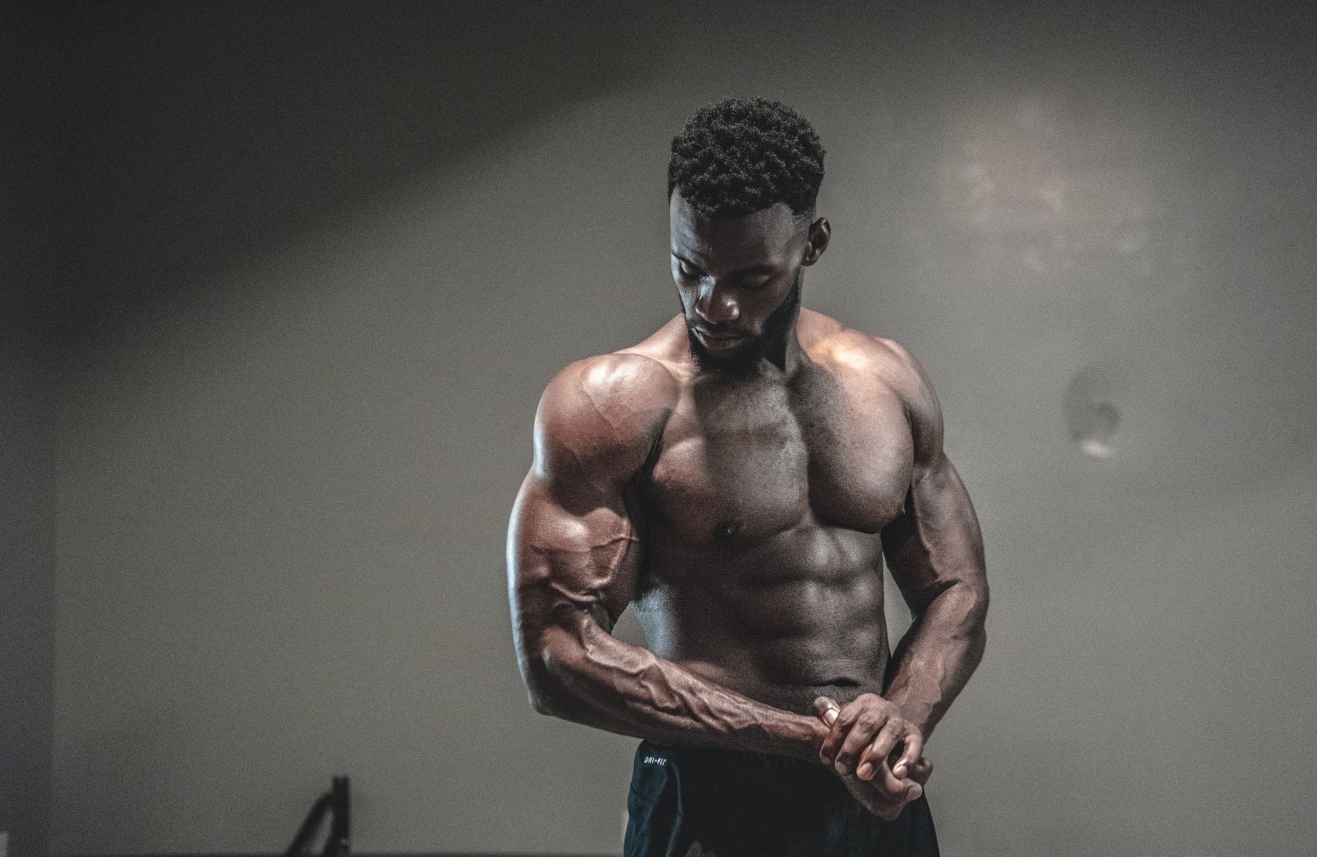 This core killing exercise is easy on joints. (Photo via Pexels/Pikx By Panther)